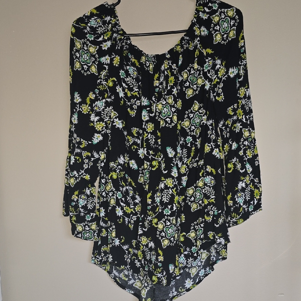 New Directions Black and Green Floral Blouse
